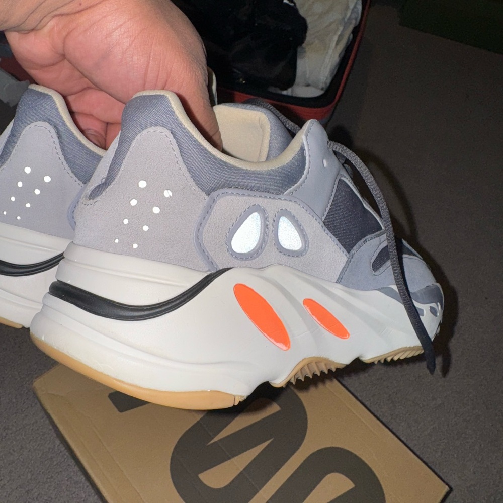 Yezzy 700 - Picture 11 of 12